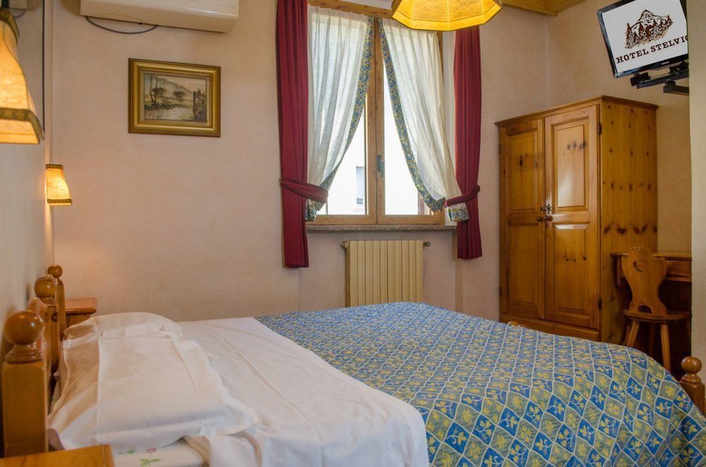 Hotel Stelvio วาเรเซ ภายนอก รูปภาพ